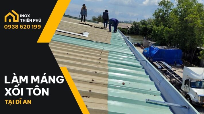 Thợ tiến hành lắp đặt máng xối Tôn tại Dĩ An